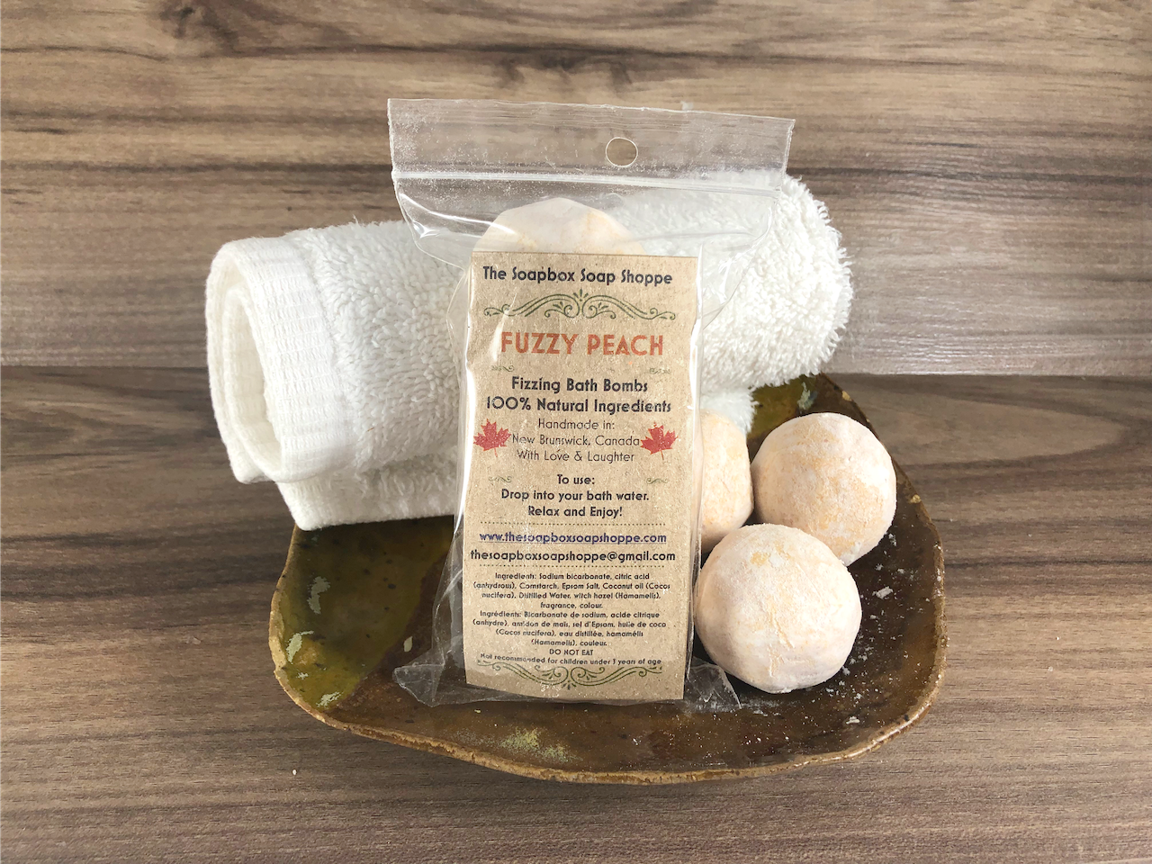Fizzy outlet bath bombs